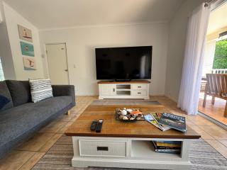 Beachfront Large 3BR-Steps to Beach-Cafe-Surf Club - Marcoola - 9