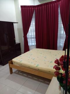 Whole Family House for Holiday in Jasin - - 4