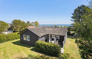 3 Bedroom Beautiful Home In Hesselager - Hesselager - 0
