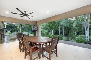 Spacious Family Retreat With Pool - - 2