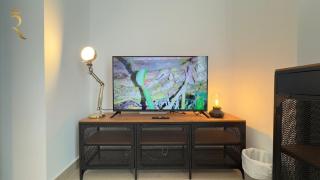 4BR Apt Waters Edge Cozy Comfort n Modern Design - Abu Dhabi - 8
