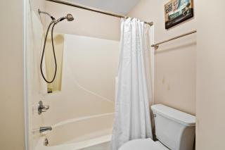 Beach Bliss Studio Walk to Shore with Pool Access - Panama City Beach - 2