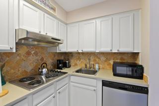 Beach Bliss Studio Walk to Shore with Pool Access - Panama City Beach - 3