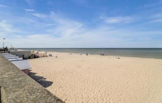 Stunning Apartment In Stella Plage - 2