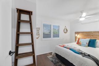 Quirky Black Shack - 7