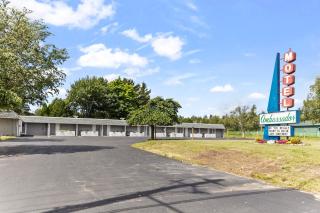 Ambassador Motel - 5