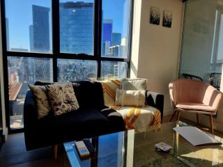Sky-High 2BR Retreat near Crown with Free Parking - Melbourne - 5