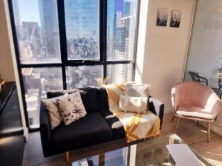 Sky-High 2BR Retreat near Crown with Free Parking - Melbourne - 4