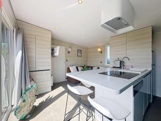 Mobil-Home Confort 6p, 3 Chambres, 2 SDB, Plage à 200m, Piscine Chauffée, Fitness, Wifi Gratuit - FR-1-361A-84 - Jullouville-les-Pins - 2