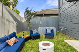 Modern 3BR 2 5BA Home Just Completed with Hot Tub - Houston - 7