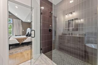 Modern 3BR 2 5BA Home Just Completed with Hot Tub - Houston - 6