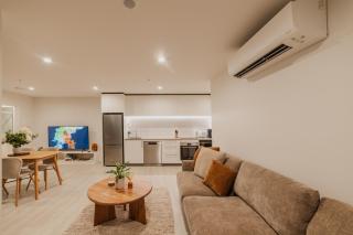 Central 1BR - Bath BBQ & Full Kitchen - Christchurch - 2