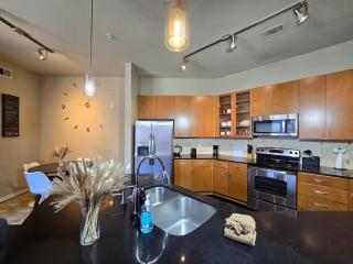 Galleria Luxury Stay Pool Gym Stunning Views - 7