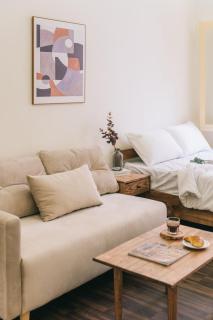 Amber Glow Apartments - Cozy Retreat Near Lake-Free Laundry - Hanoi - 3