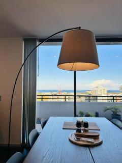 CBD Penthouse Retreat - Stunning Ocean & City View - Wollongong - 3