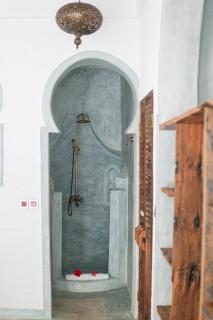 Spacious three-bedroom groundfloor beachfront villa - Jambiani - 4