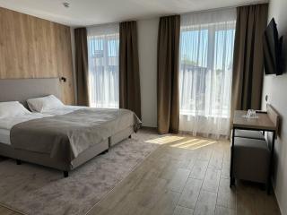 Inn West Hotel by Pysanka - 0