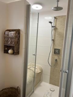 Villa No 8 Stilvolles 2 Personen Apartment mit separatem Eingang mit direkter Zuganbindung - Flintbek - 1