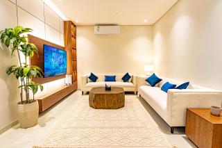 Luxury Seaview Apartment with a Private Balcony - Al Khobar - 2