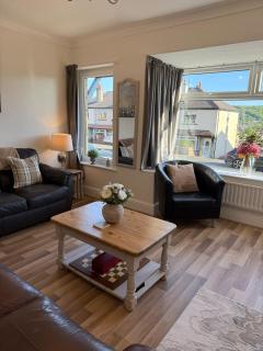 Canalside Riddlesden, 2 Bedroom house with parking Easy access to Skipton Haworth Ilkley Saltaire and Keighley Worth Valley Railway - 5