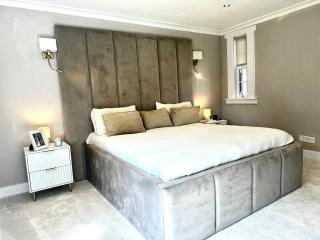 Red Roofs - 5BR Luxury - Large Gardens - EV Point - Near Edinburgh - 3