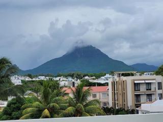 Rabbit Holiday - 3 Bedrooms Apt- 8 mins walk to the beach - Flic-en-Flac - 4