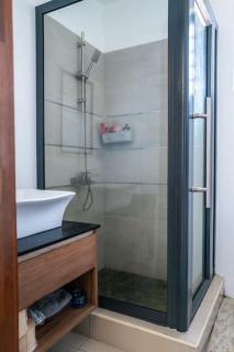 Rabbit Holiday - 3 Bedrooms Apt- 8 mins walk to the beach - 3