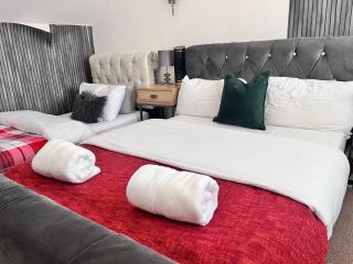 Detached 3BR house in Ashford with Free Parking - 8