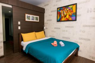 The Plush Pad Makati Ayala Views 300MB WiFi 1940 - Manila - 2