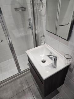 3 Bedrooms Flat at Naxxar - - 9