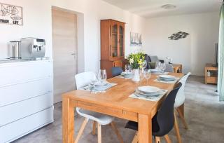 Amazing Apartment In Klenovica With House Sea View - Klenovica - 9