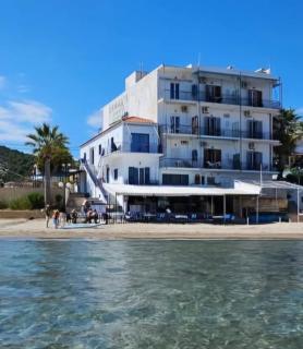 Niko's Beach Suites Νο2 - Agia Marina - 9