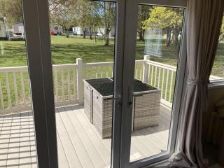 Lovely Caravan With Wi-Fi And Front Decking At Caldecott, Norfolk Ref 91155B - Great Yarmouth - 9