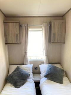 Lovely Caravan With Wi-Fi And Front Decking At Caldecott, Norfolk Ref 91155B - Great Yarmouth - 2