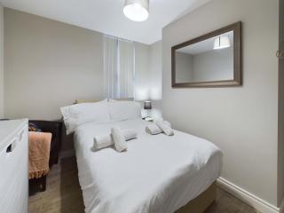 Luxurious 5 Bedroom Home near City Centre - Belfast - 2