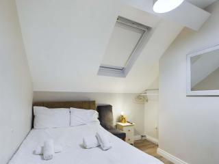 Luxurious 5 Bedroom Home near City Centre - 1