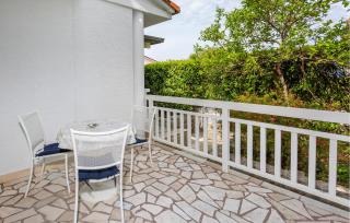 Gorgeous Apartment In Malinska - Malinska - 2