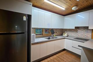 White Mountain Lodge in the Forest - 4