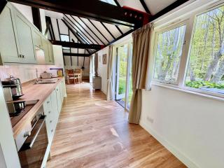 All Saints Cottage - secluded cottage with garden, 15 min walk to pub - Woodborough - 4