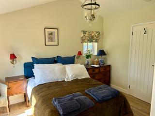 Giffords Hall Garden Room - 8