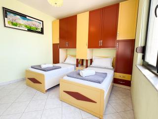 Spacious 2 Bedroom Apartment City Center by LunaSol - Durazzo - 6
