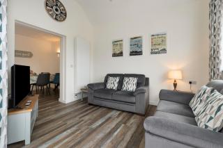 Fern Cottage - Dog Friendly Cottage with Hot Tub - Begelly - 2