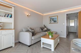 9 Strandways - Sea Views Parking Beach Access - Saundersfoot - 5