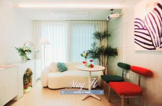 STAY H Hapjung Cine #Hapjeong #Hongdae #Airport Railroad #New building #3 queen beds #7 people #1 minute to YG Entertainment #Elevator #Parking #Air conditioner in each room #Luggage storage #Hotel-style bedding #Movie - Seoul - 0