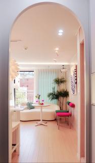 STAY H Hapjung Cine #Hapjeong #Hongdae #Airport Railroad #New building #3 queen beds #7 people #1 minute to YG Entertainment #Elevator #Parking #Air conditioner in each room #Luggage storage #Hotel-style bedding #Movie - Seoul - 4