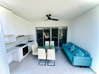Queen bedroom in luxurious house - Guildford - 5