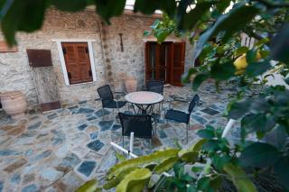Boxer House - Where Tradition meets Comfort - Mesa Chorio - 5