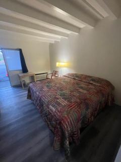Relax Inn - 4