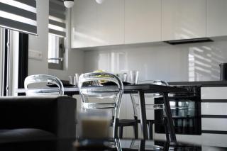 Black & White 2BR Apt steps from Mavili Square - Athene - 5