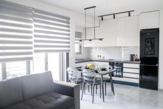 Black & White 2BR Apt steps from Mavili Square - Athene - 6